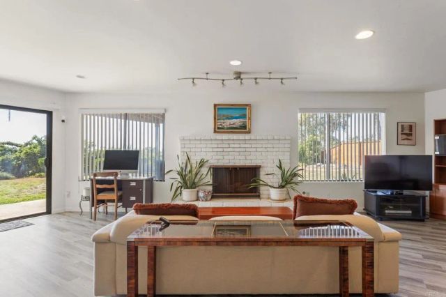 7619 Cortina, Carlsbad, CA 92009