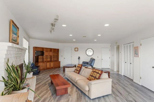 7619 Cortina, Carlsbad, CA 92009