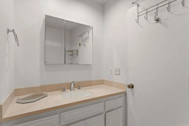 7619 Cortina, Carlsbad, CA 92009