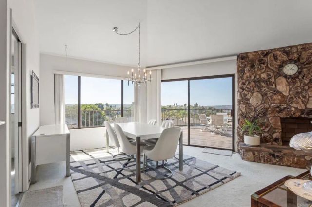 7619 Cortina, Carlsbad, CA 92009