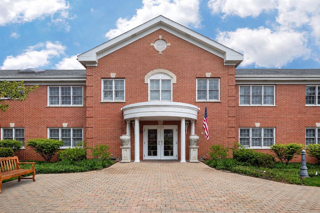 1234 Depot Street 106, Glenview, IL 60025