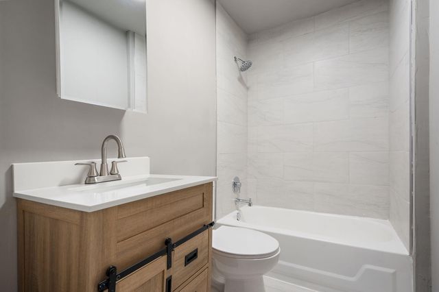 565 Jackson Street, Gary, IN 46402