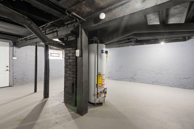 565 Jackson Street, Gary, IN 46402