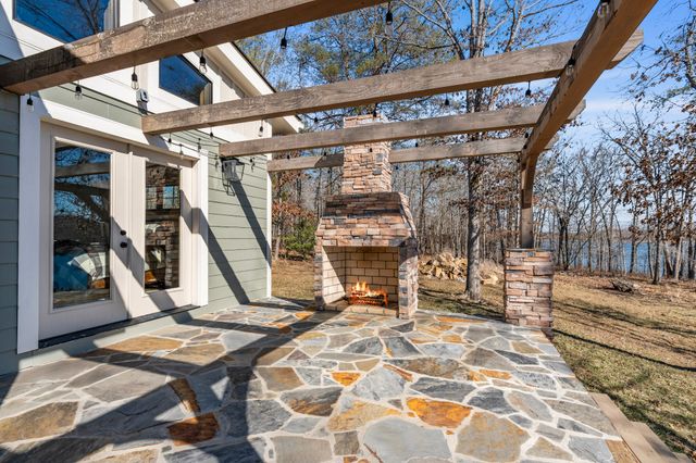 722 Hemlock Ln, Spencer, TN 38585