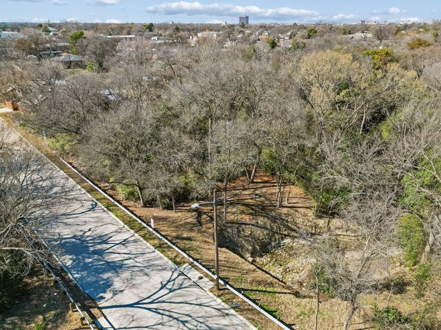 923 Stella Avenue, Dallas, TX 75216