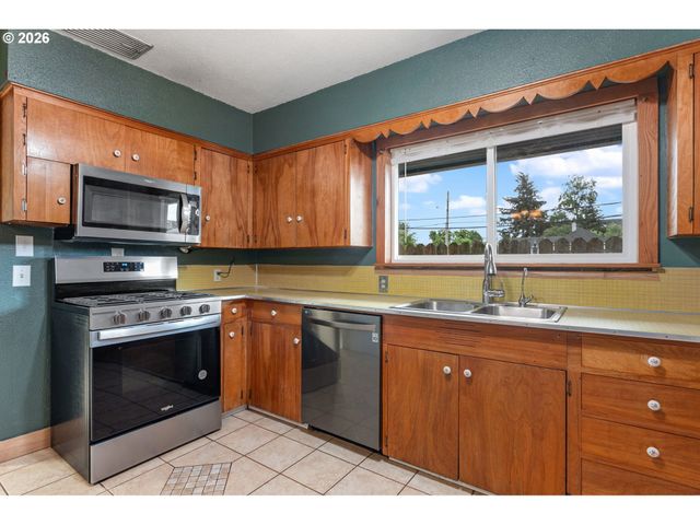 5918 Se 84TH Ave, Portland, OR 97266
