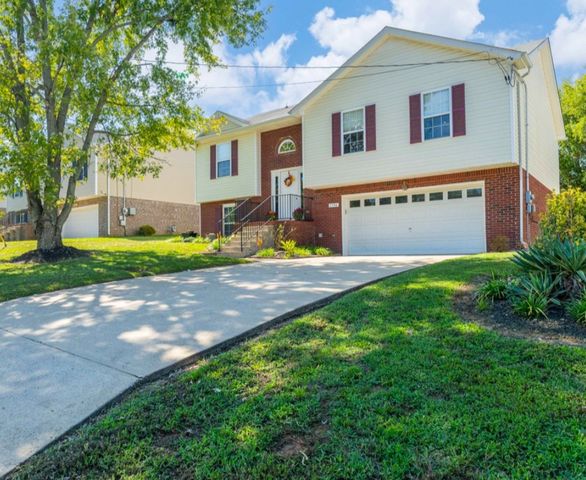 3398 Queensbury Rd, Clarksville, TN 37042