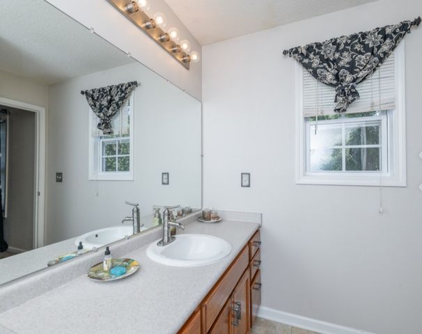 3398 Queensbury Rd, Clarksville, TN 37042