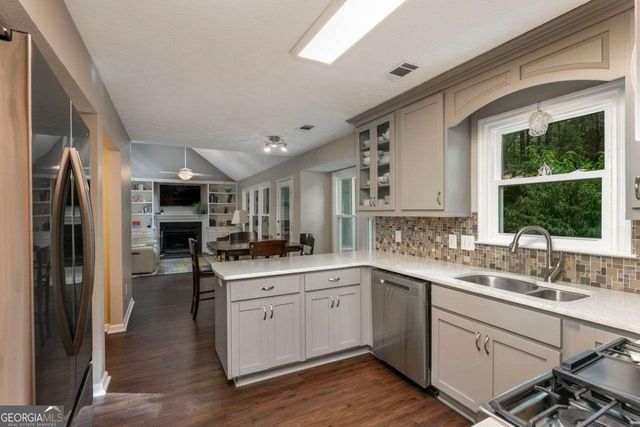 1202 Shallowford Trace Court, Woodstock, GA 30189