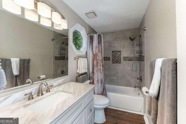 1202 Shallowford Trace Court, Woodstock, GA 30189