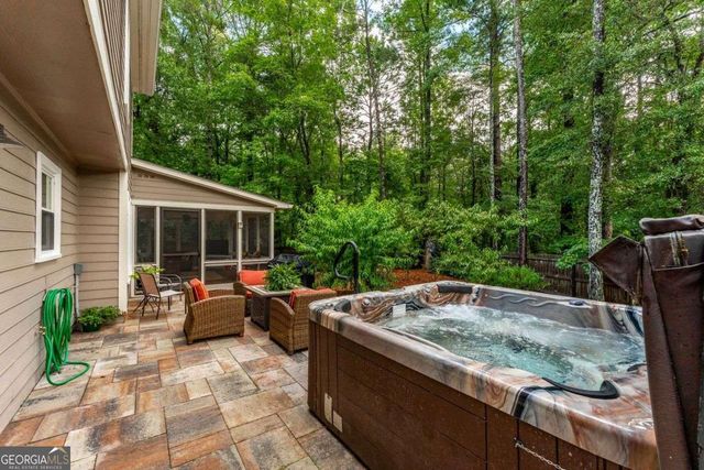 1202 Shallowford Trace Court, Woodstock, GA 30189