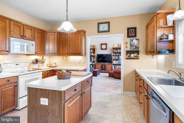 675 FOREST CREEK DR, Ambler, PA 19002