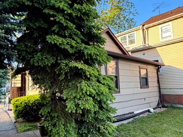 209 Ohio Street, Joliet, IL 60432