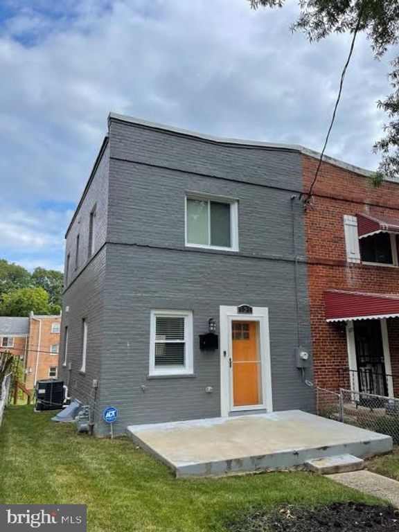 121 DARRINGTON ST SW, Washington, DC 20032