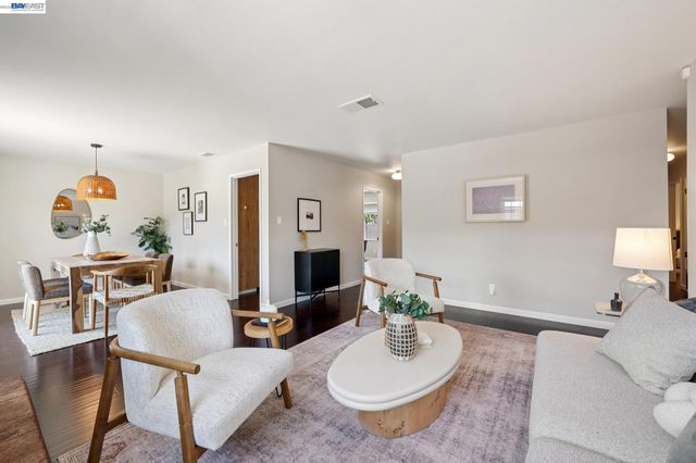 328 Sand Beach Rd, Alameda, CA 94501