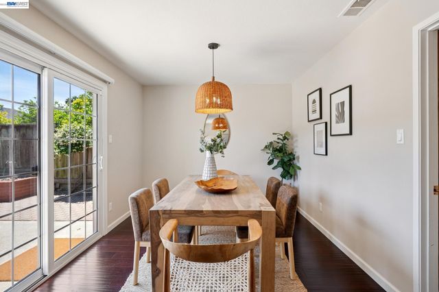 328 Sand Beach Rd, Alameda, CA 94501