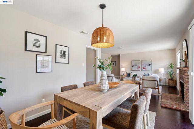 328 Sand Beach Rd, Alameda, CA 94501
