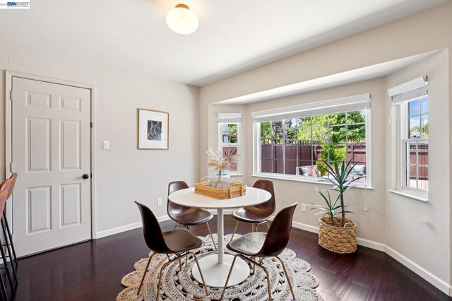328 Sand Beach Rd, Alameda, CA 94501