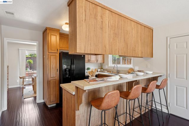 328 Sand Beach Rd, Alameda, CA 94501