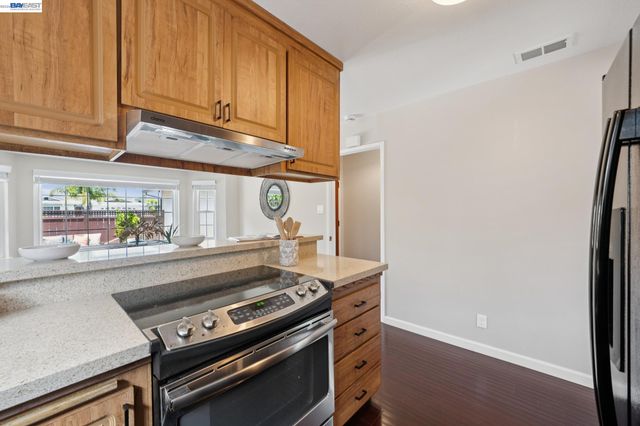 328 Sand Beach Rd, Alameda, CA 94501