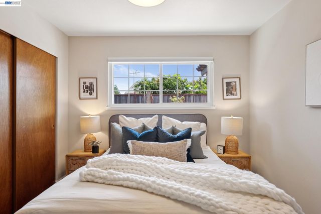 328 Sand Beach Rd, Alameda, CA 94501
