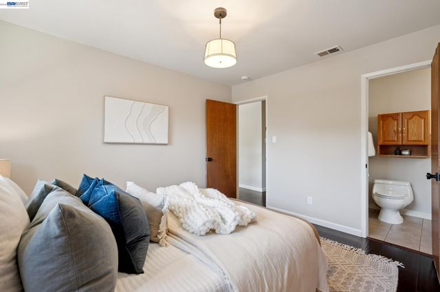 328 Sand Beach Rd, Alameda, CA 94501