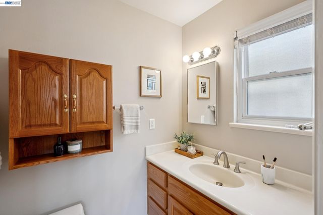 328 Sand Beach Rd, Alameda, CA 94501