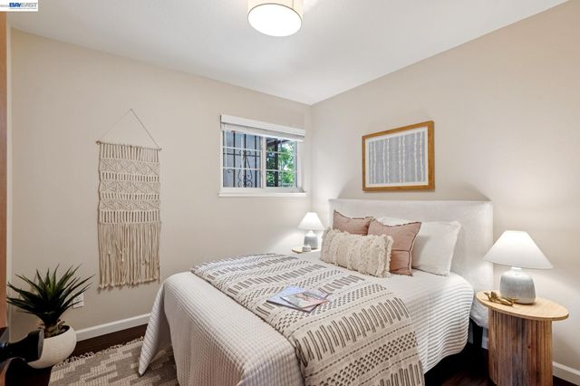 328 Sand Beach Rd, Alameda, CA 94501