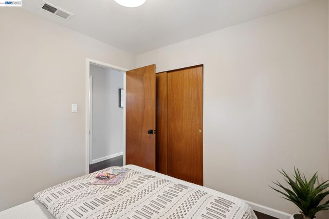 328 Sand Beach Rd, Alameda, CA 94501