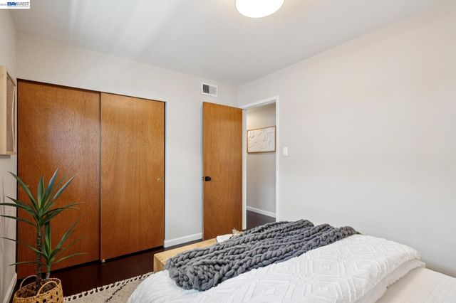 328 Sand Beach Rd, Alameda, CA 94501