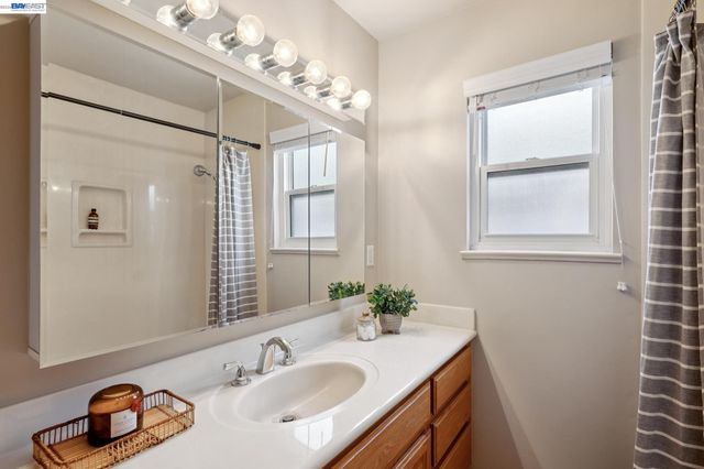 328 Sand Beach Rd, Alameda, CA 94501
