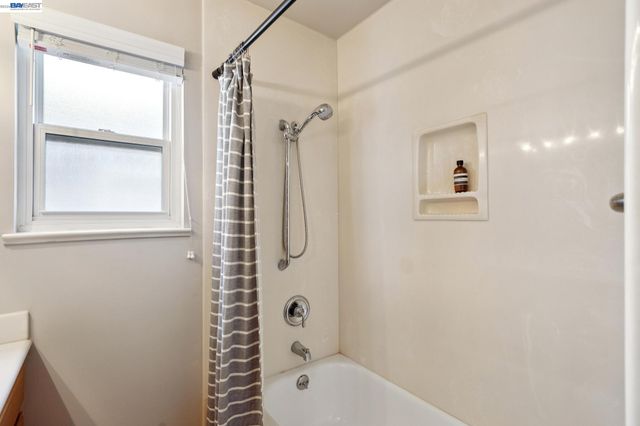 328 Sand Beach Rd, Alameda, CA 94501