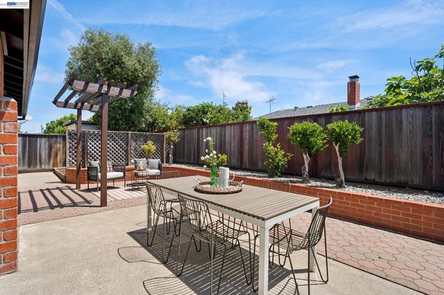 328 Sand Beach Rd, Alameda, CA 94501