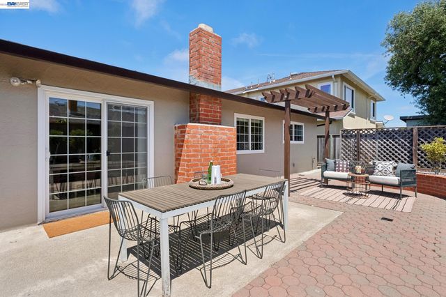 328 Sand Beach Rd, Alameda, CA 94501