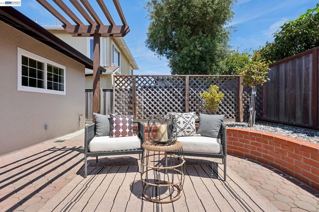 328 Sand Beach Rd, Alameda, CA 94501