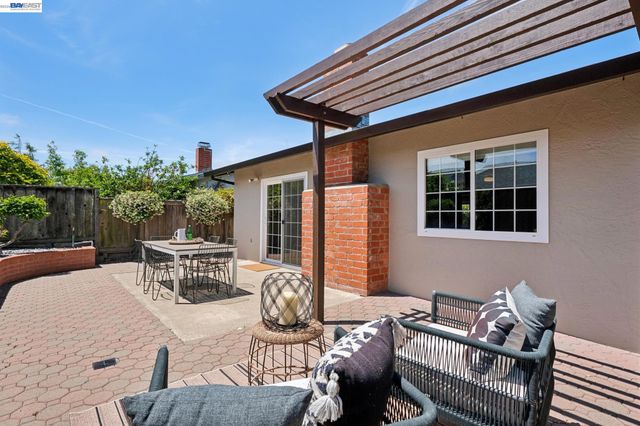 328 Sand Beach Rd, Alameda, CA 94501
