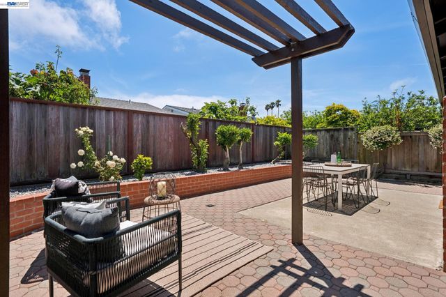 328 Sand Beach Rd, Alameda, CA 94501