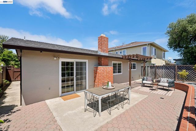 328 Sand Beach Rd, Alameda, CA 94501