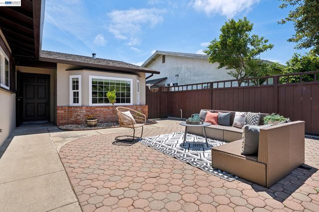 328 Sand Beach Rd, Alameda, CA 94501