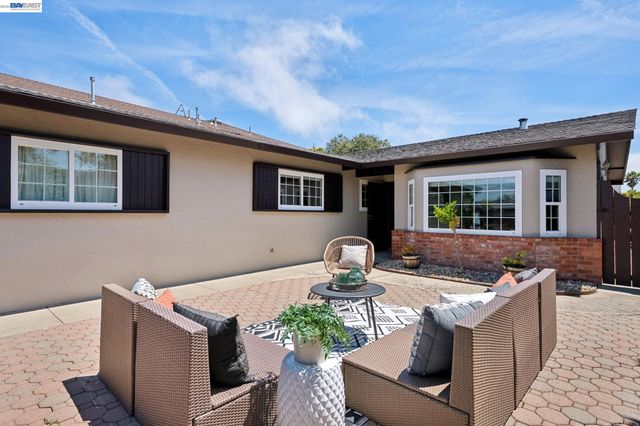 328 Sand Beach Rd, Alameda, CA 94501