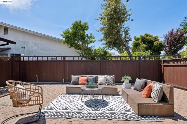 328 Sand Beach Rd, Alameda, CA 94501