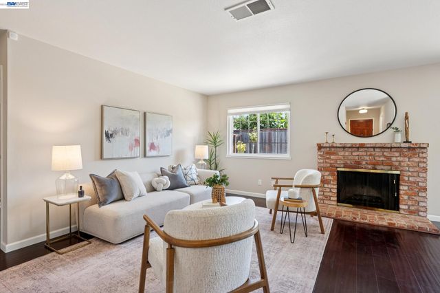 328 Sand Beach Rd, Alameda, CA 94501