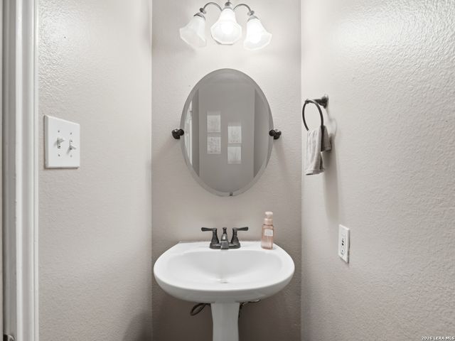 3409 Whisper Haven, Schertz, TX 78108