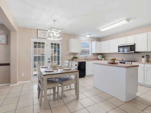 3409 Whisper Haven, Schertz, TX 78108