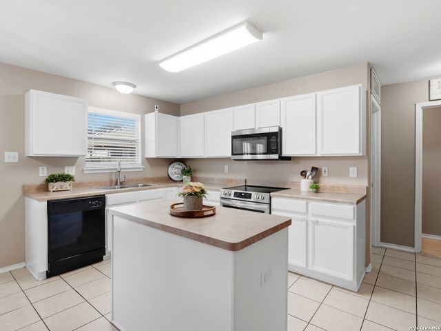 3409 Whisper Haven, Schertz, TX 78108