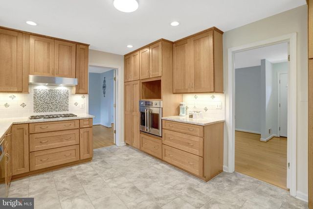 8816 VICTORIA RD, Springfield, VA 22151