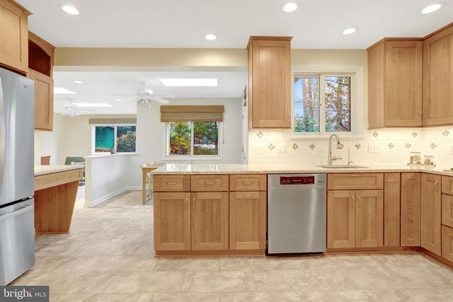 8816 VICTORIA RD, Springfield, VA 22151