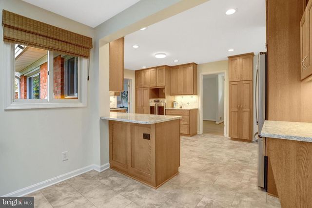 8816 VICTORIA RD, Springfield, VA 22151