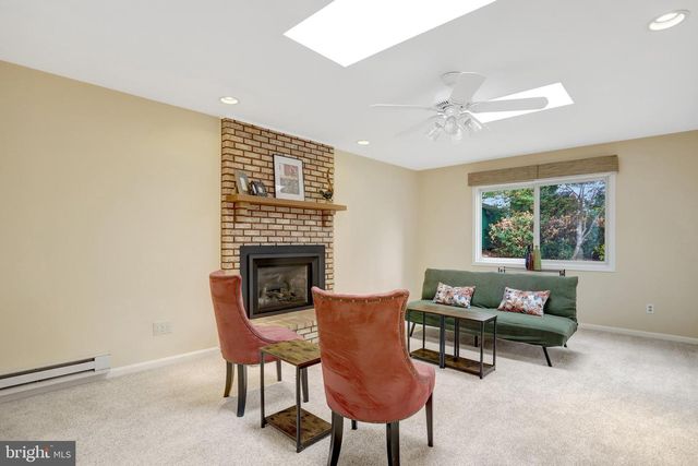 8816 VICTORIA RD, Springfield, VA 22151