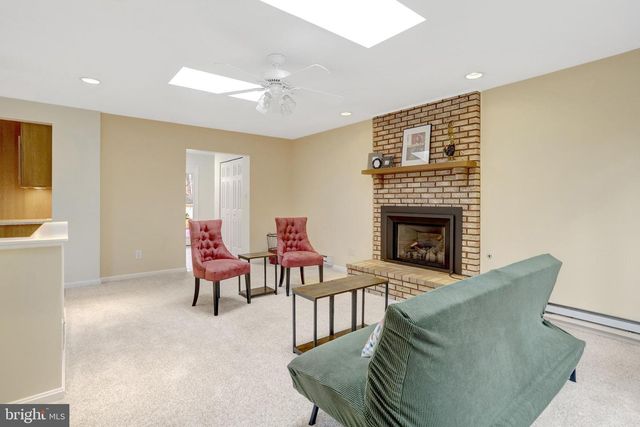 8816 VICTORIA RD, Springfield, VA 22151